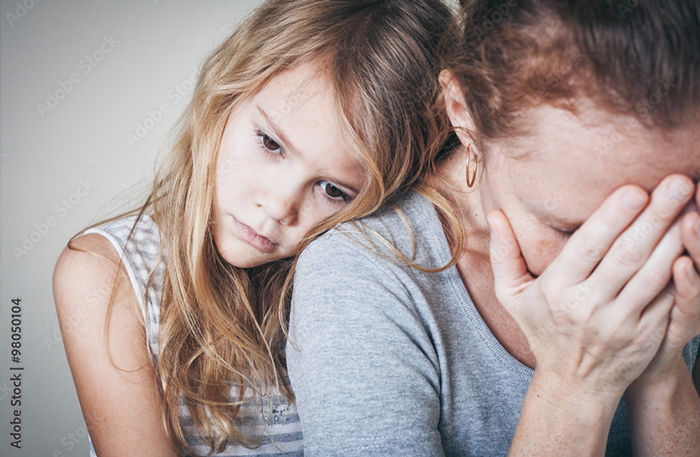 child-grieving-counselling-burlington-ontario two children hugging and crying
